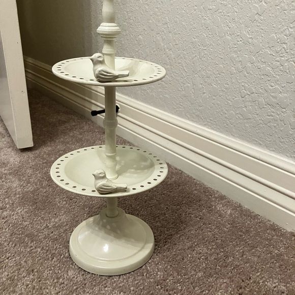 Jewelry - Elegant Cream Jewelry Stand